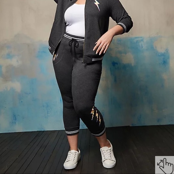 NWT Torrid Lovesick Fleece Skinny Joggers Skull Bolt Gray Pants - Picture 1 of 6